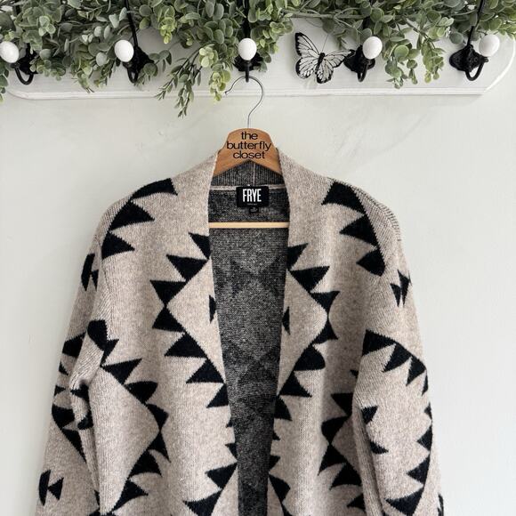 Frye The Cozy Cardigan Aztec Open Pockets Medium 17-3090 - Picture 2 of 4